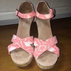 TOMS Coral and White Patterned Wedges (size 8)